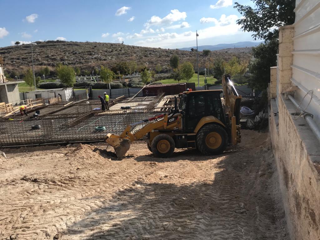 פינוי פסולת באמצעות ציוד מכני קטן
